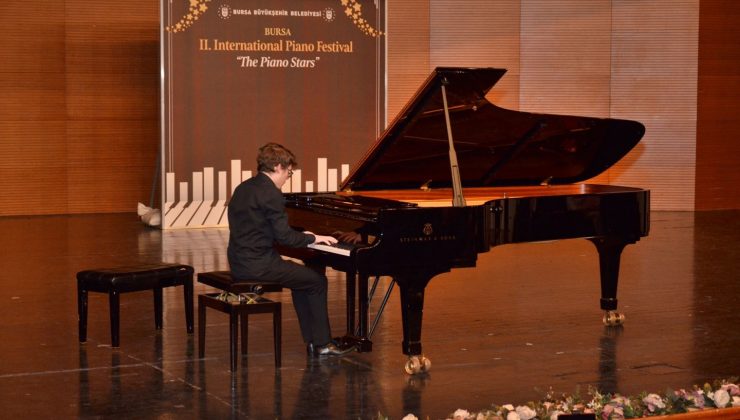 Piyanonun yıldızları Bursa’da sahne aldı