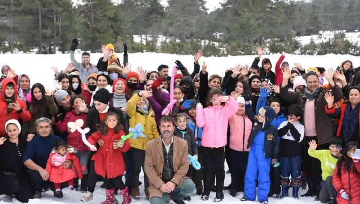 Tarsus’ta bin 200 rakımda çocukların kar eğlencesi